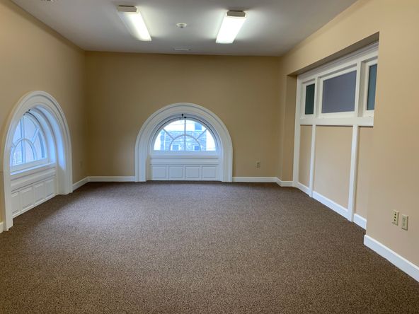 Amesbury Building : 100 Main St, Amesbury, MA 01913